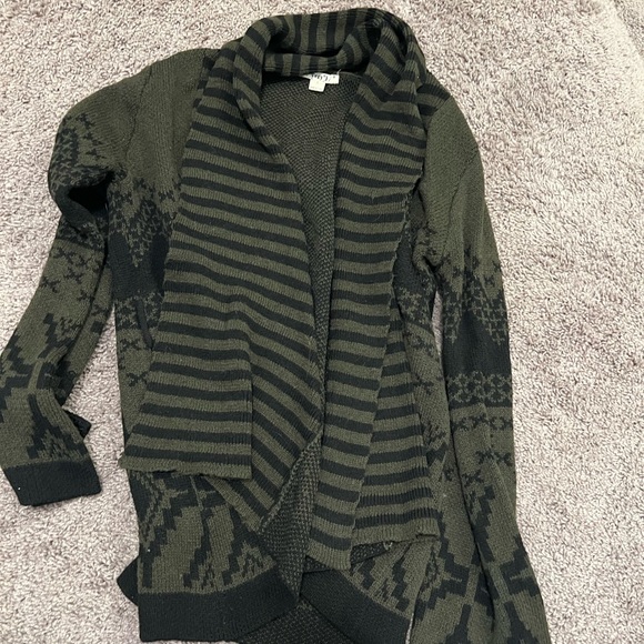 NWOT waterfall wrap Green and black patterned winter cardigan size small - Picture 3 of 4